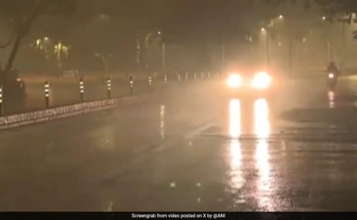 दिल्ली-एनसीआरमध्ये रात्री हलका पाऊस, जाणून घ्या आजचे हवामान अपडेट