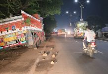 पुणे–सोलापूर महामार्गावर दगड-धोंड्यांचा धोका; अपघातास निमंत्रण, नागरिकांचा संताप