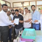 उरुळी कांचनमध्ये सतत होणाऱ्या वीज खंडितला व्यापारी वर्ग ञस्त ; व्यापाऱ्यांचा महावितरणवर आक्रमक मोर्चा