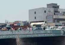 भर उन्हात चौफुला येथे दोन तासांहून अधिक वाहतूक कोंडी; नागरिक त्रस्त; वाहतूक पोलीस आहेत तरी कुठे ? नागरिकांचा सवाल