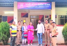 रिक्षाचालकाच्या प्रामाणिकपणामुळे ६० हजारांचा मोबाईल मालकिणीला परत!
